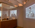 Nachbildung der kugelsicheren Glaskabine, in der Adolf Eichmann während seines Prozesses aussagte